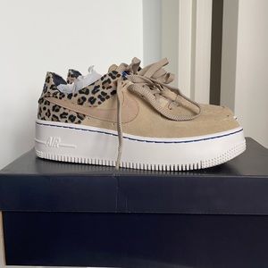 W Air Force 1 Sage Lo PRM Sz 8 Leopard